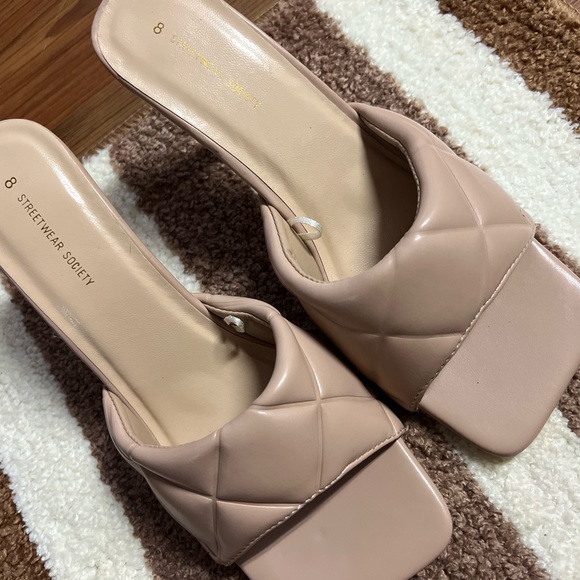 Trendy Square Sandals - Picture 1 of 2